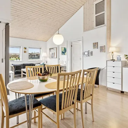 Aira - 200m From The Sea By Interhome *